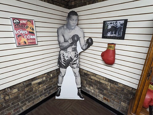 joe-louis-the-champ__clubhouse_04